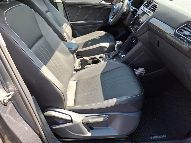 Used 2022 Volkswagen Tiguan SE image 9