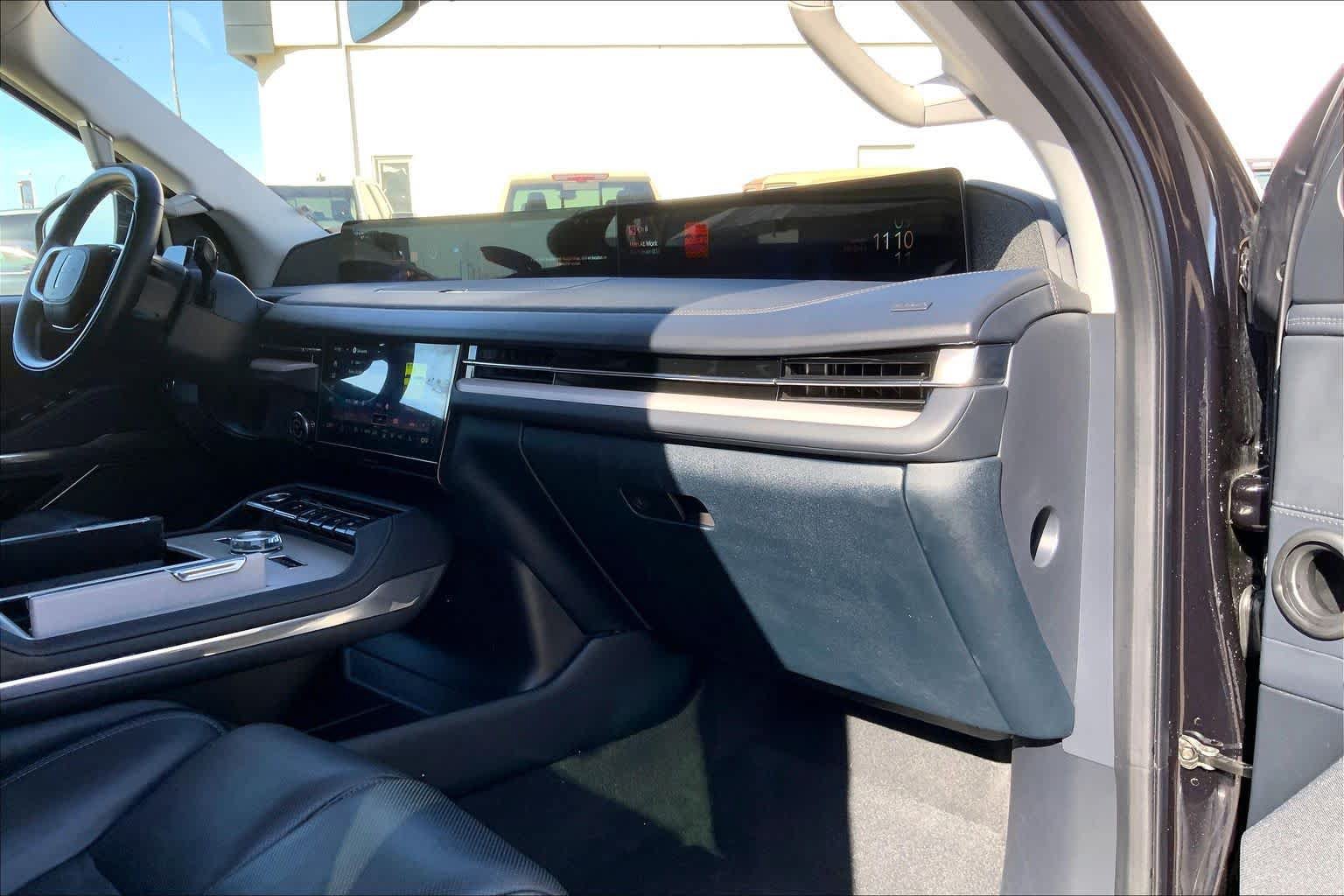 Used 2025 Lincoln Navigator Reserve AWD/4WD image 34