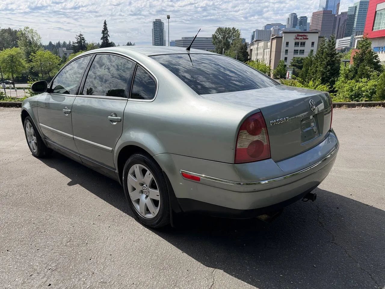 Used 2005 Volkswagen Passat GL FWD image 19