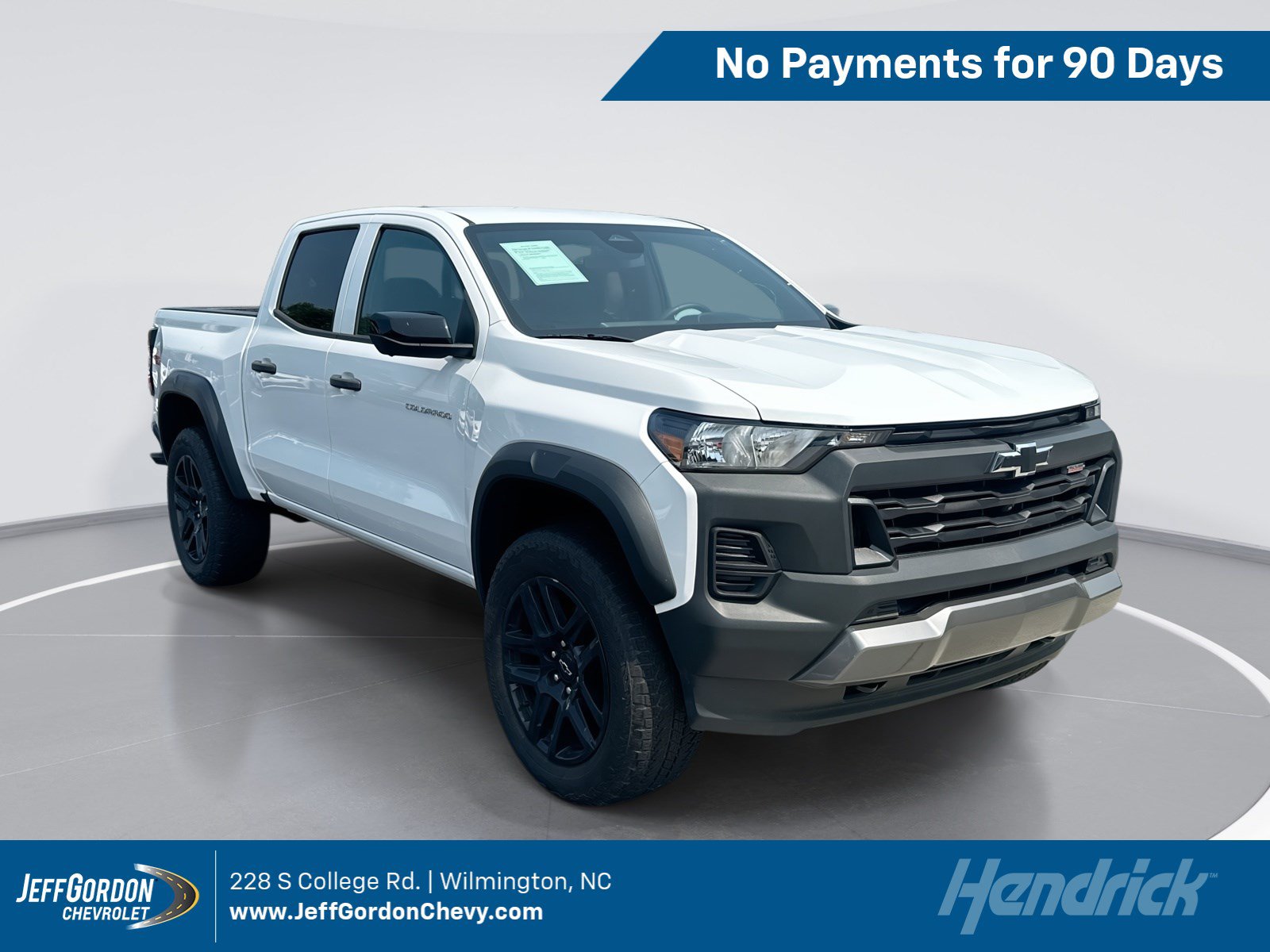 Used 2024 Chevrolet Colorado Trail Boss w/ Technology Package AWD/4WD image 1