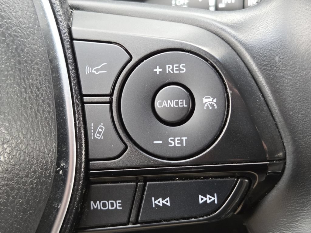 Used 2024 Toyota Venza XLE AWD/4WD image 10