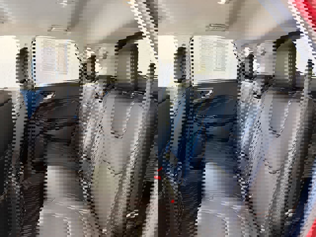 Used 2018 Ford Edge Titanium w/ Technology Package image 10