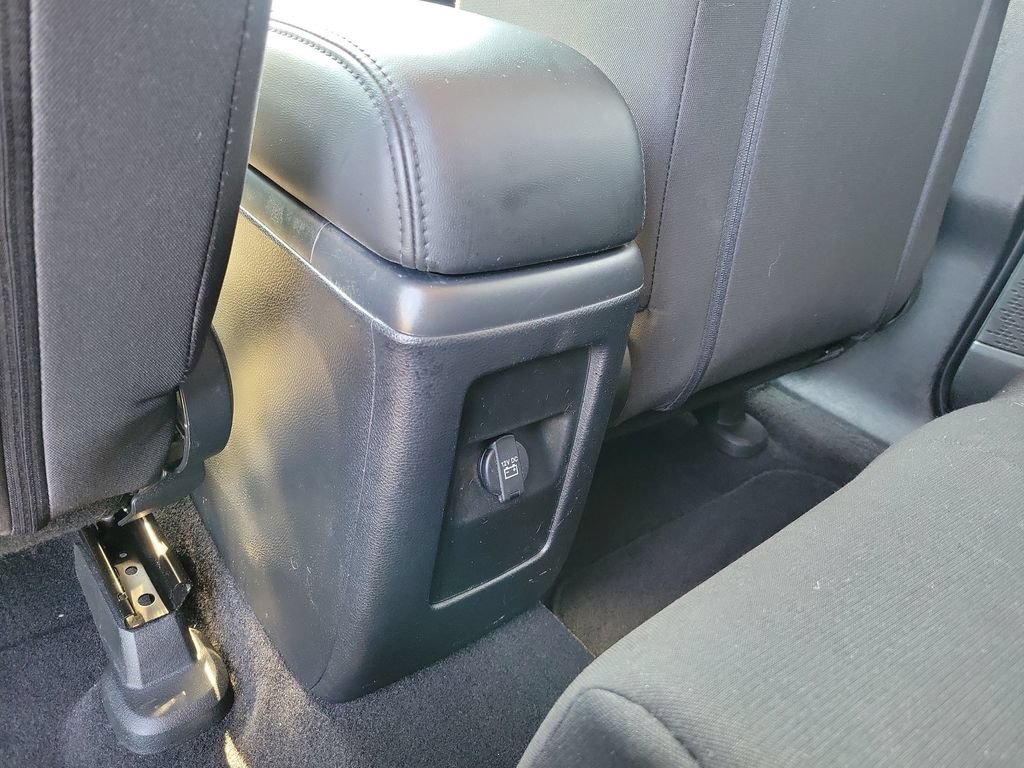 Used 2018 Dodge Journey SE w/ Connectivity Group FWD image 14