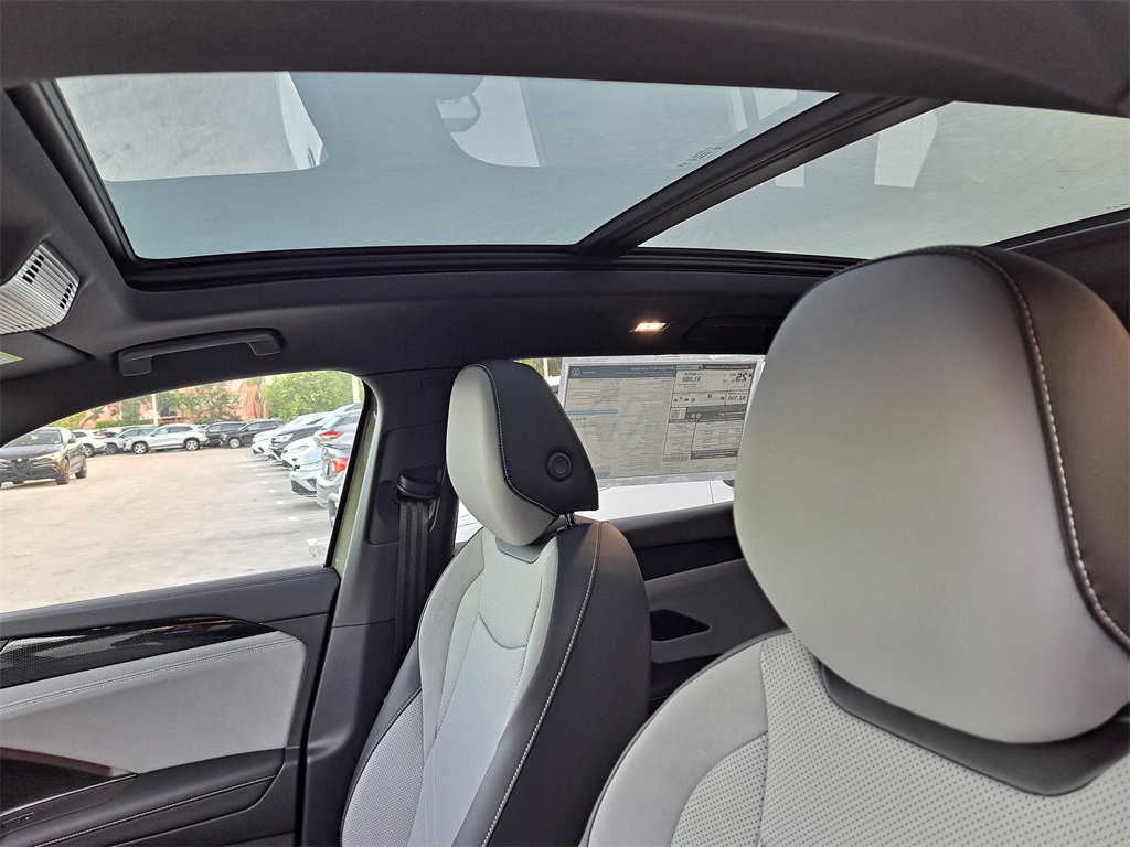 New 2026 Volkswagen Tiguan SE R-Line image 8