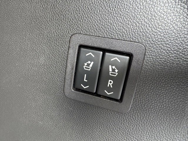 Used 2022 Buick Enclave Avenir w/ Avenir Technology Package image 29