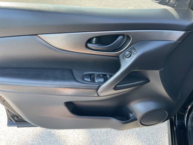 Used 2019 Nissan Rogue Sport S image 14