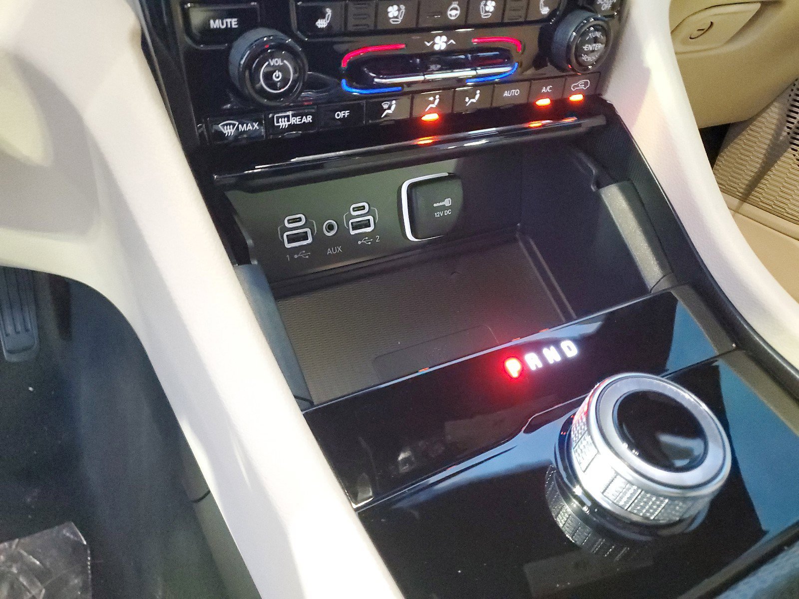 New 2025 Jeep Grand Cherokee Limited w/ Luxury Tech Group II image 24