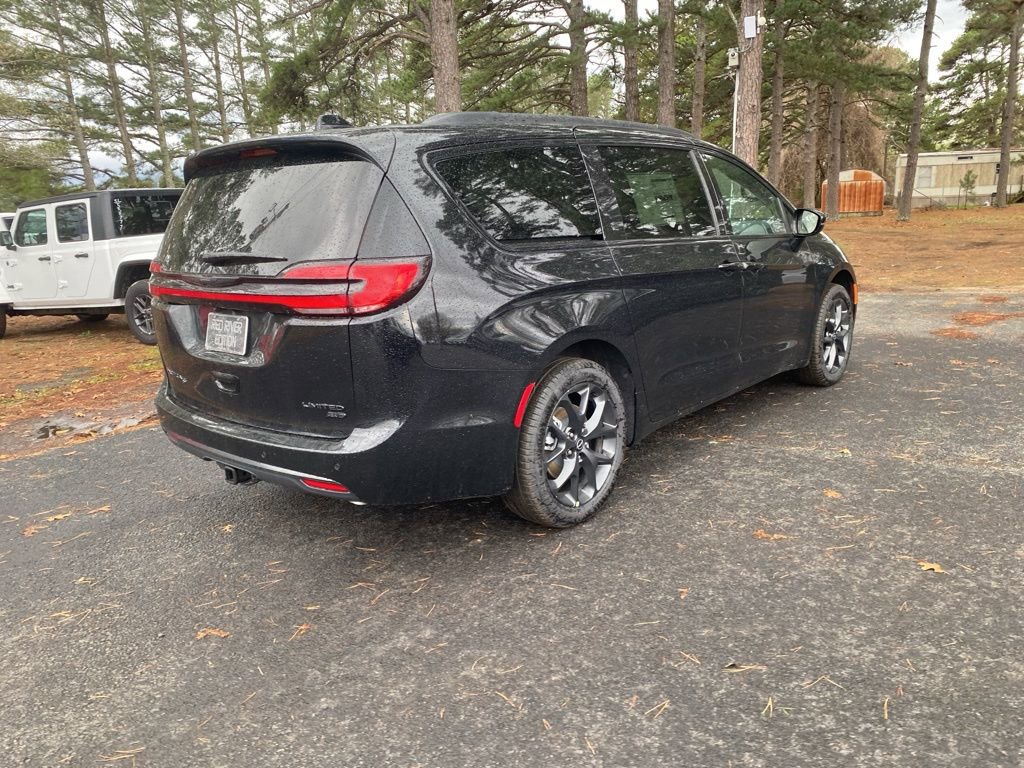 New 2026 Chrysler Pacifica Limited w/ S Appearance Package image 5