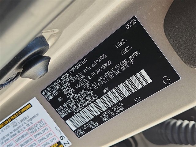 Used 2023 Lexus LX 600 4WD w/ Luxury Package image 35