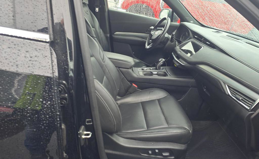 Used 2019 Cadillac XT4 Premium Luxury w/ Cold Weather Package AWD/4WD image 19