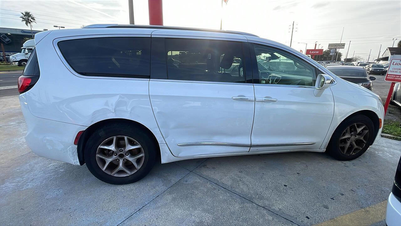 Used 2020 Chrysler Pacifica Limited FWD image 4