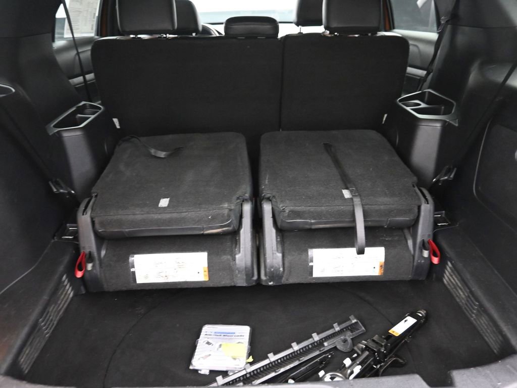 Used 2017 Ford Explorer XLT w/ Equipment Group 202A image 10