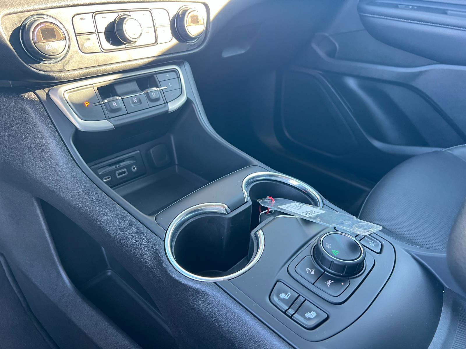 Used 2023 GMC Terrain SLT image 24