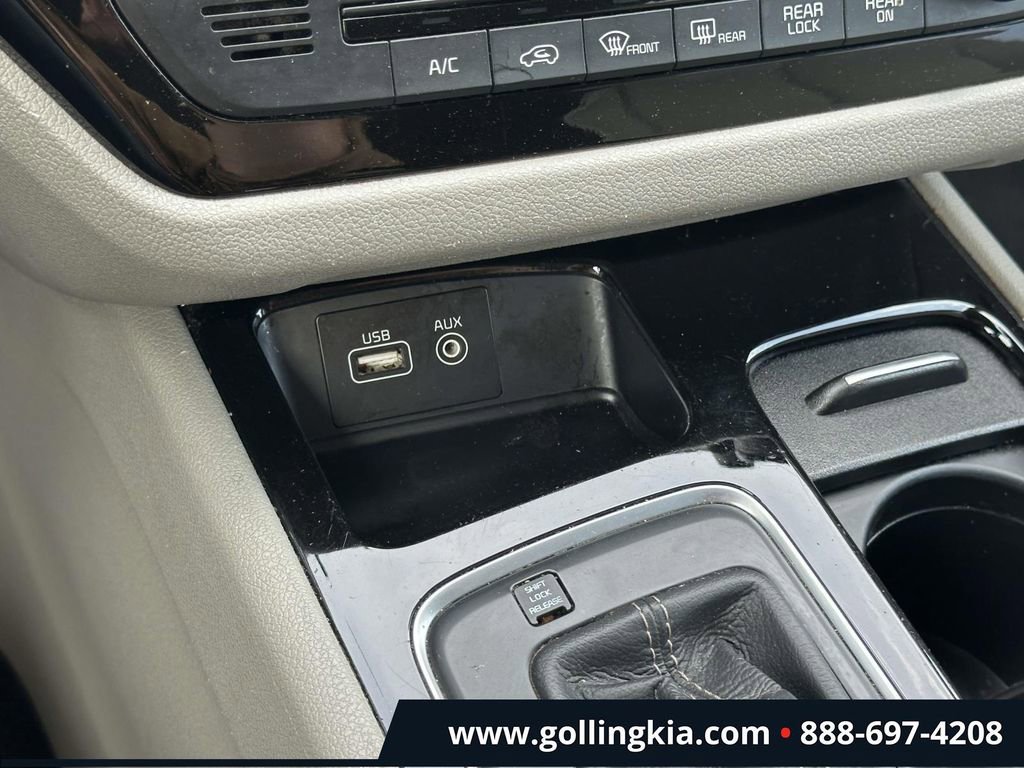 Used 2015 Kia Sedona SX FWD image 28