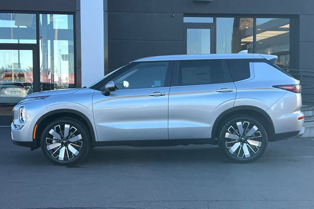 New 2026 Mitsubishi Outlander SE image 8