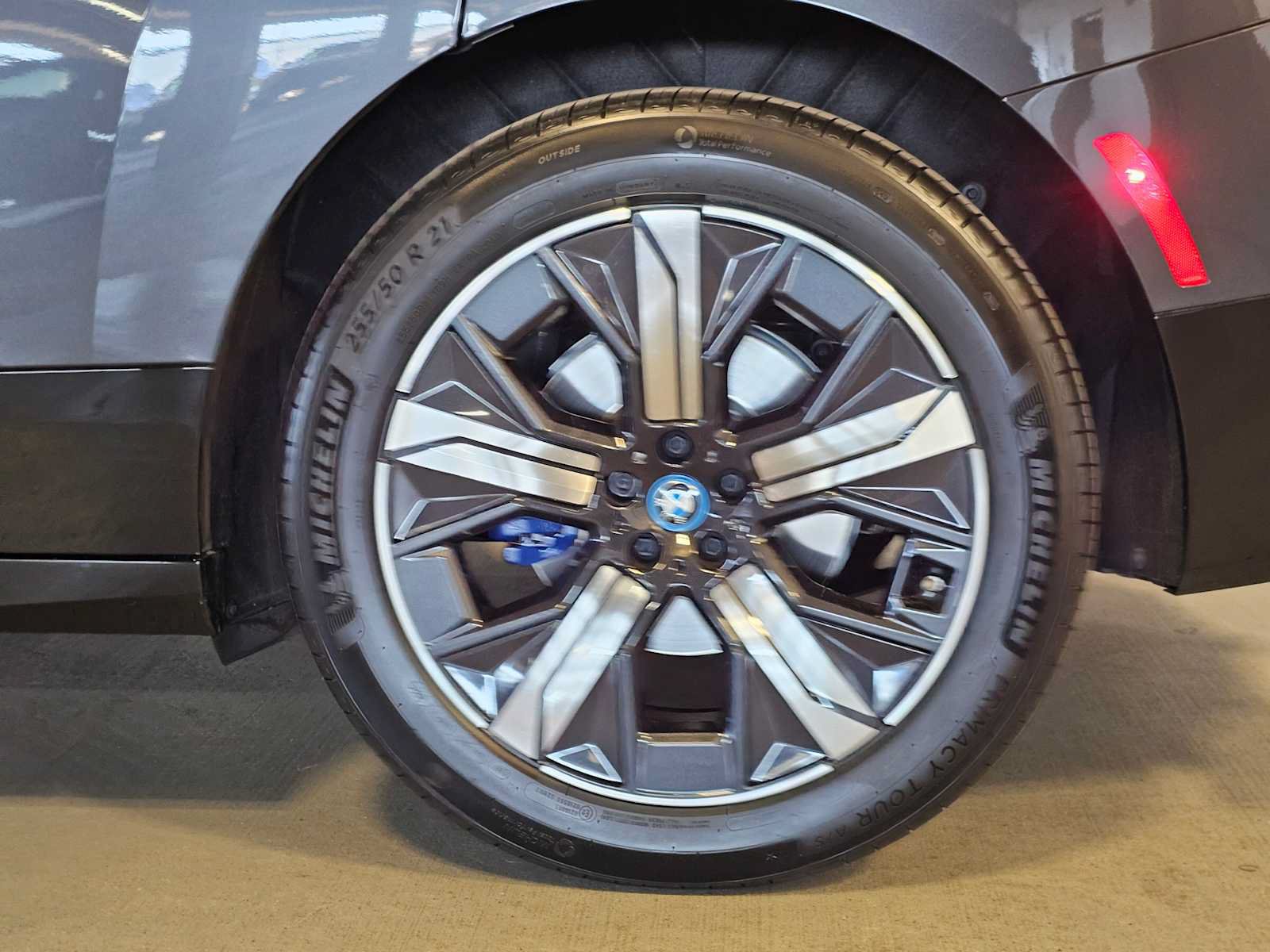 Used 2024 BMW iX xDrive50 w/ Sport Package AWD/4WD image 8