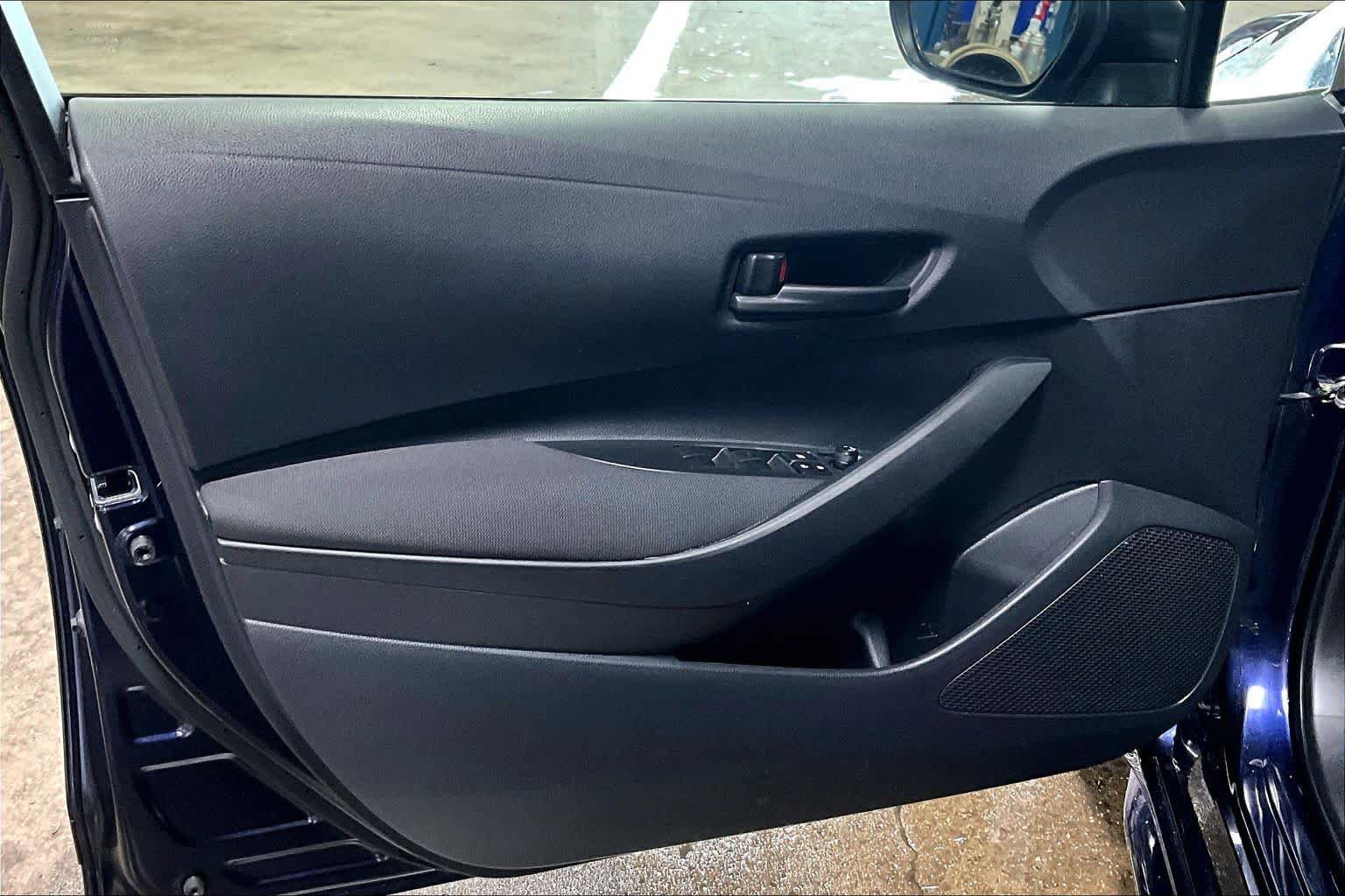 Used 2023 Toyota Corolla LE w/ Carpet Mat Package (TMS) FWD image 20