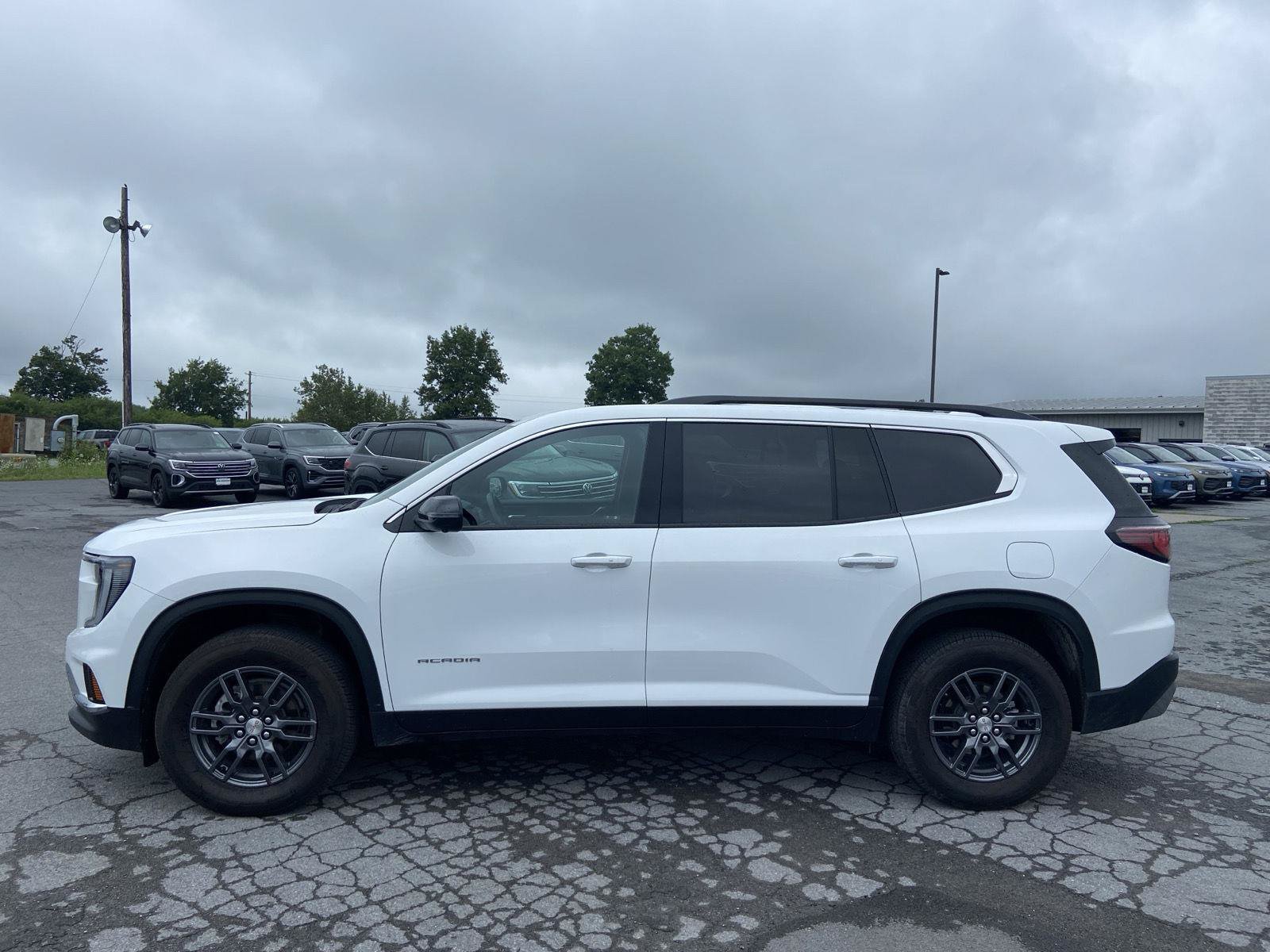 Used 2025 GMC Acadia Elevation AWD/4WD image 7