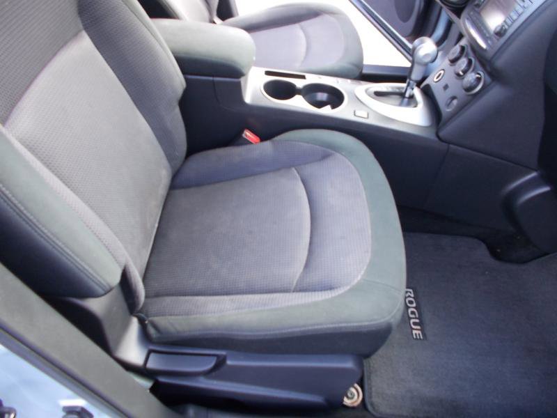 Used 2013 Nissan Rogue SV w/ Premium Pkg image 19