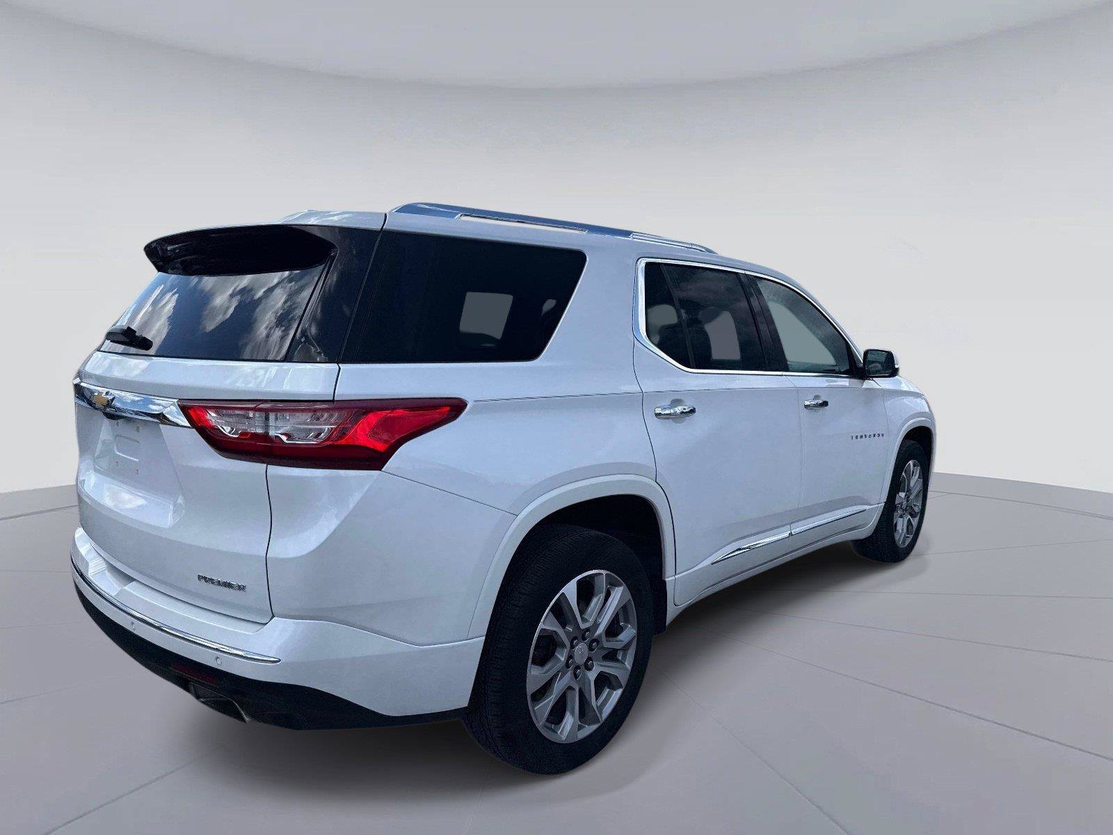 Used 2020 Chevrolet Traverse Premier w/ LPO, Floor Liner Package FWD image 3