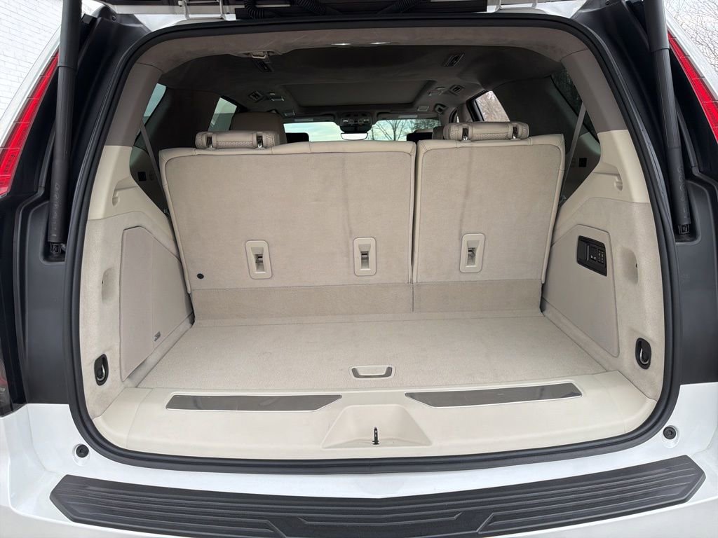 Used 2022 Cadillac Escalade Premium Luxury Platinum w/ Heavy-Duty Trailer Package image 21