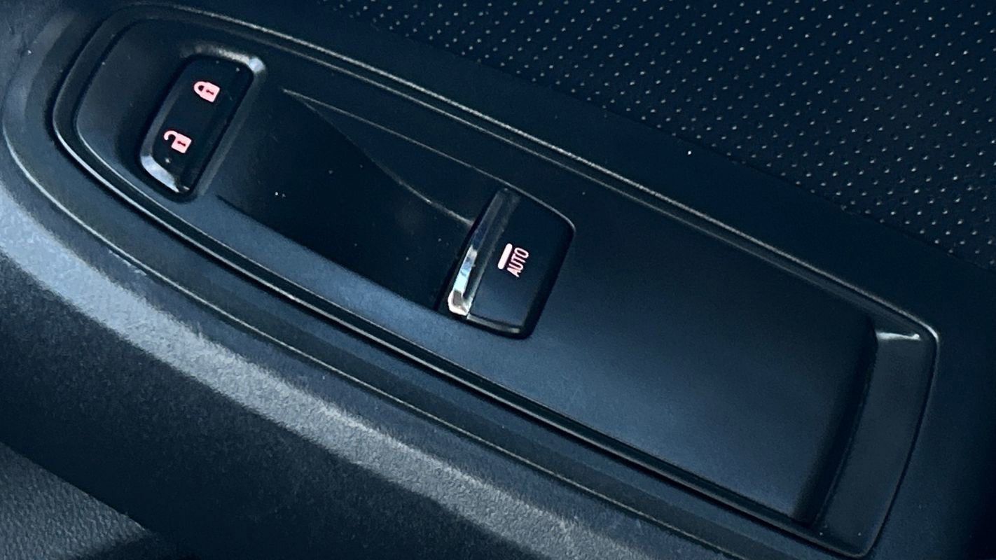 Used 2017 Subaru Impreza 2.0i Limited image 37