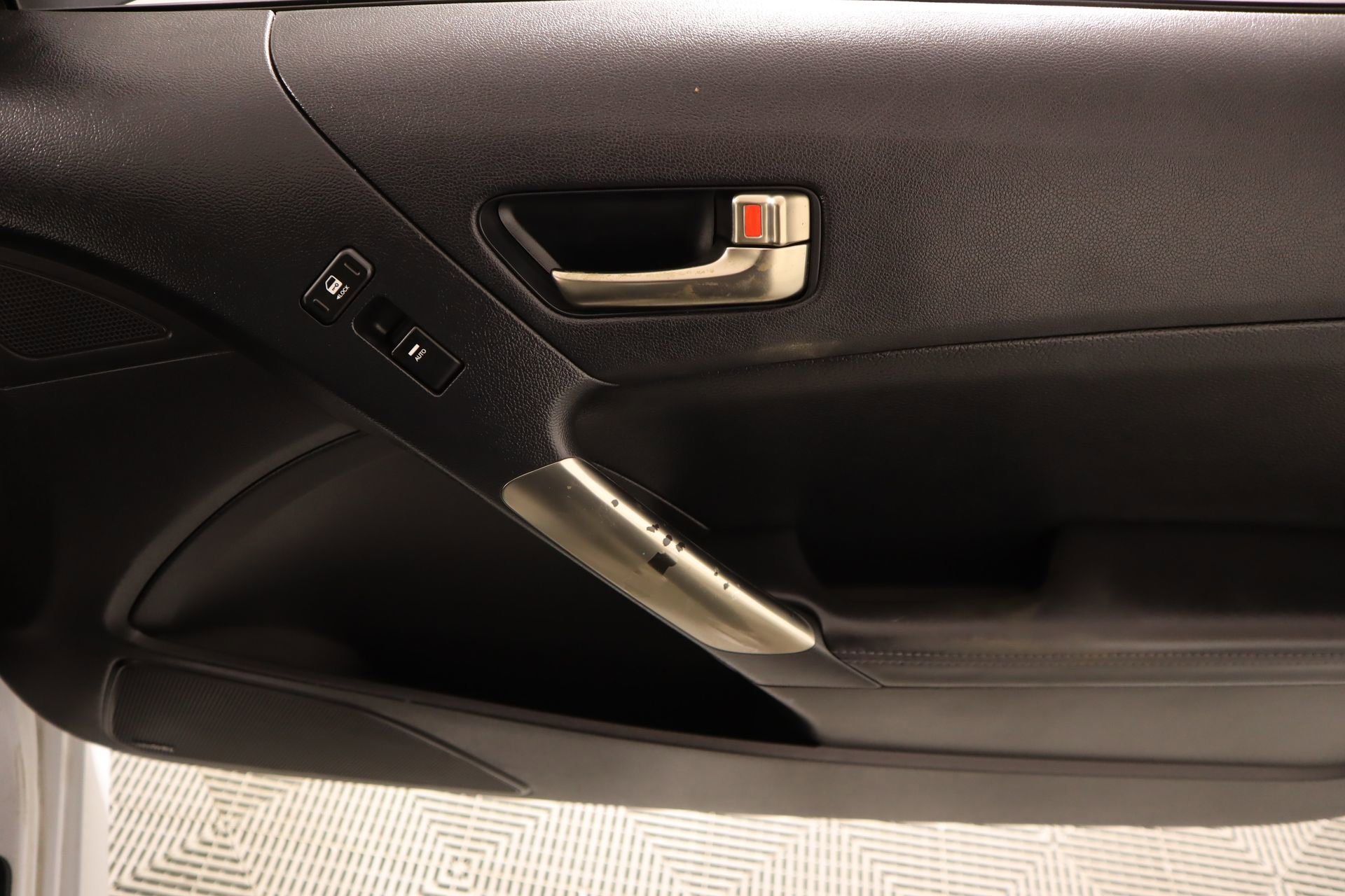 Used 2013 Hyundai Genesis 3.8 image 14