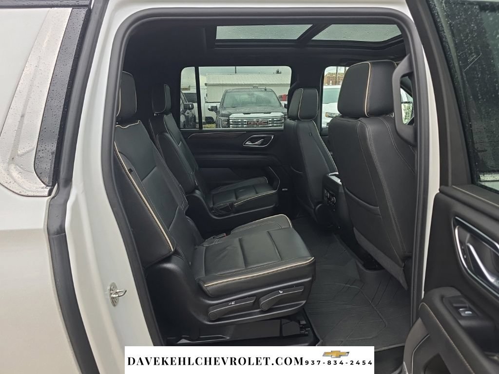 Used 2024 Chevrolet Suburban Premier AWD/4WD image 25