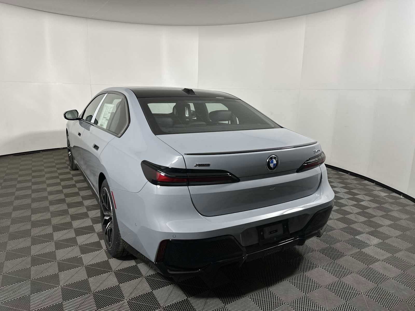 New 2026 BMW 740i xDrive w/ Premium Package image 3