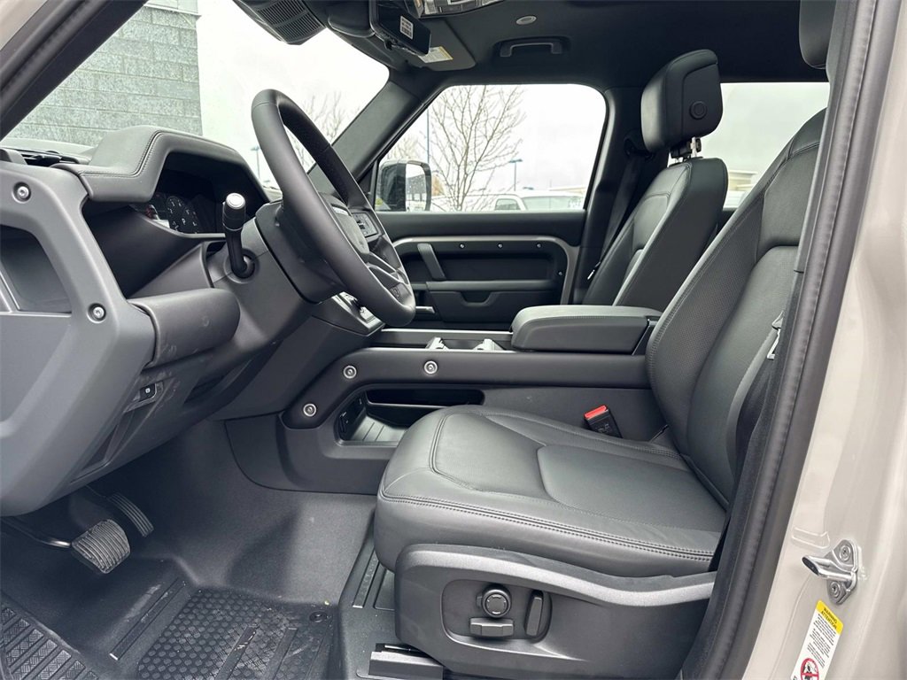 New 2026 Land Rover Defender 110 X-Dynamic SE image 17