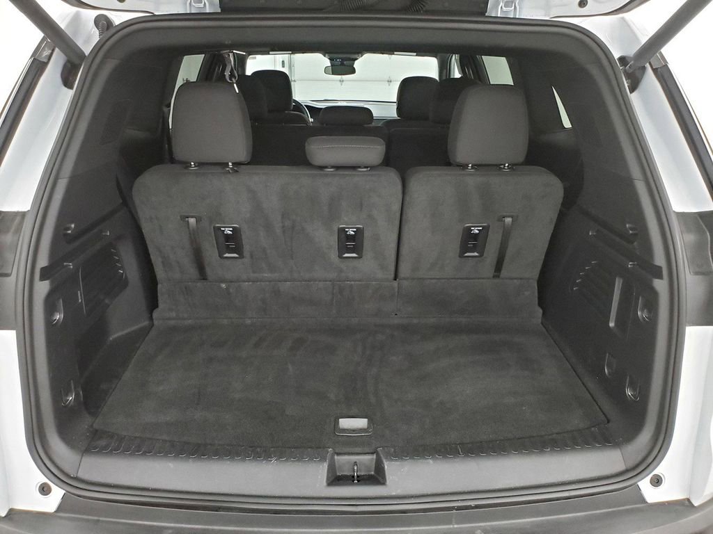 Used 2025 GMC Acadia Elevation image 22