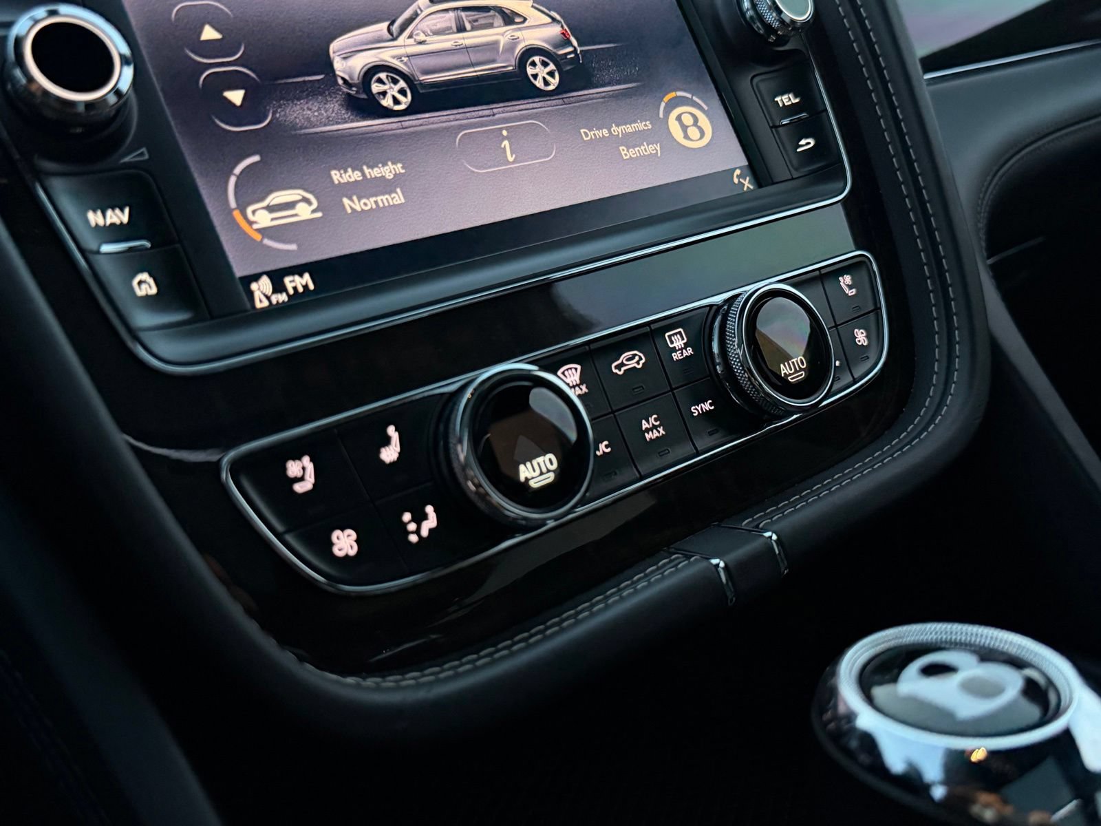 Used 2019 Bentley Bentayga AWD/4WD image 55