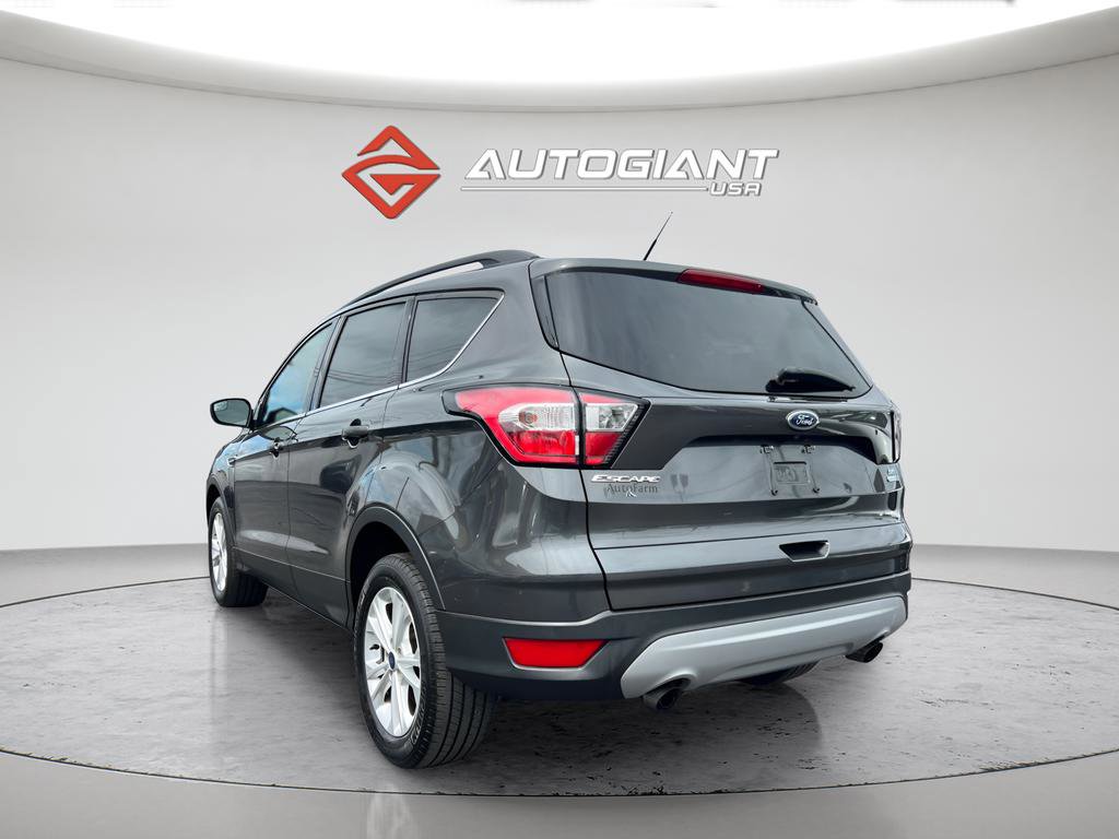 Used 2018 Ford Escape SE image 5