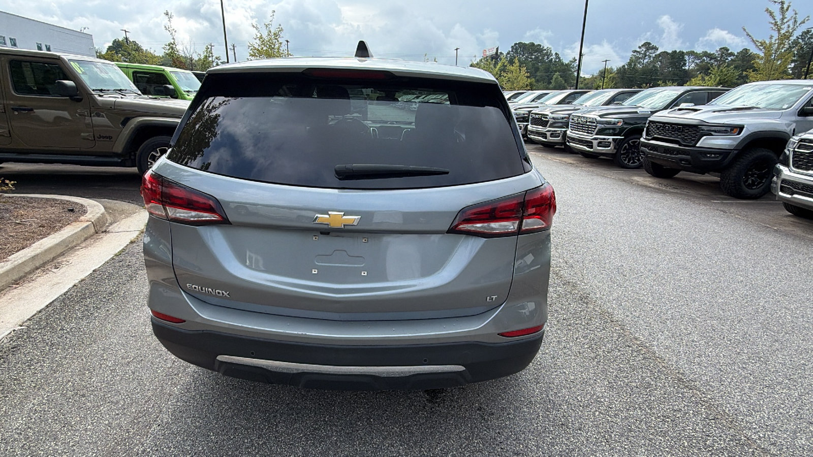 Used 2024 Chevrolet Equinox LT FWD image 9
