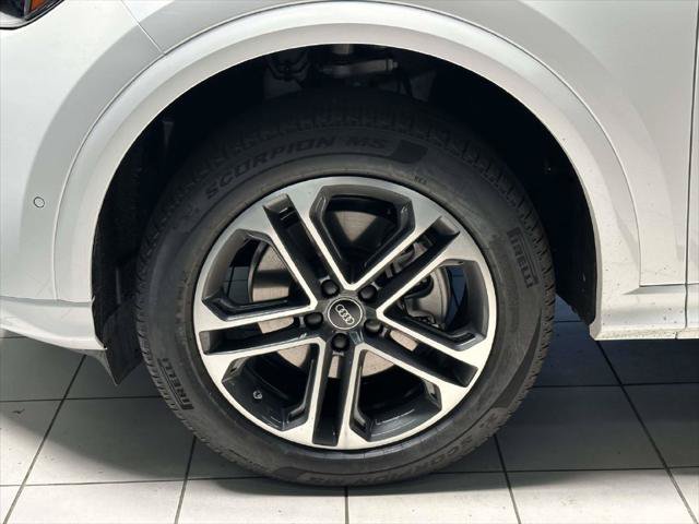 Used 2025 Audi Q5 Premium w/ 19" Wheel Package AWD/4WD image 9