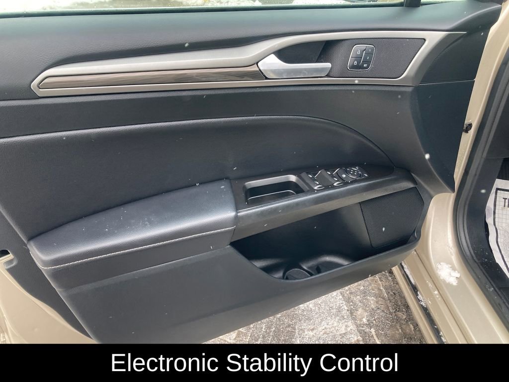 Used 2017 Ford Fusion SE w/ Fusion SE Technology Package image 13