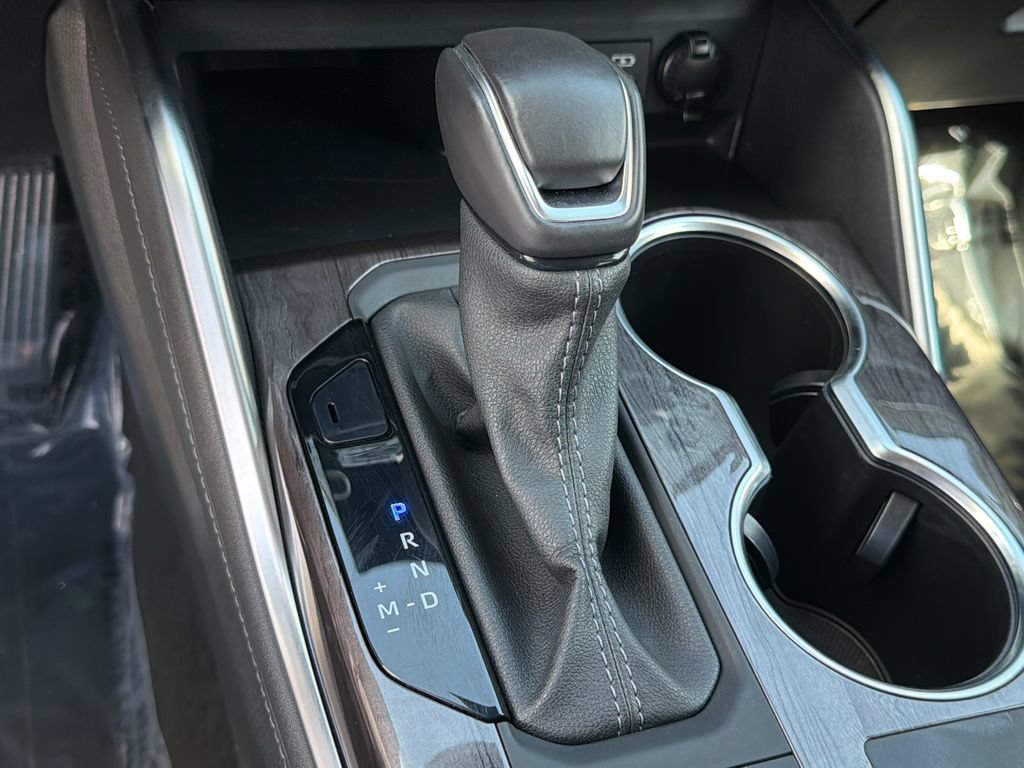 Used 2024 Toyota Highlander Limited AWD/4WD image 31