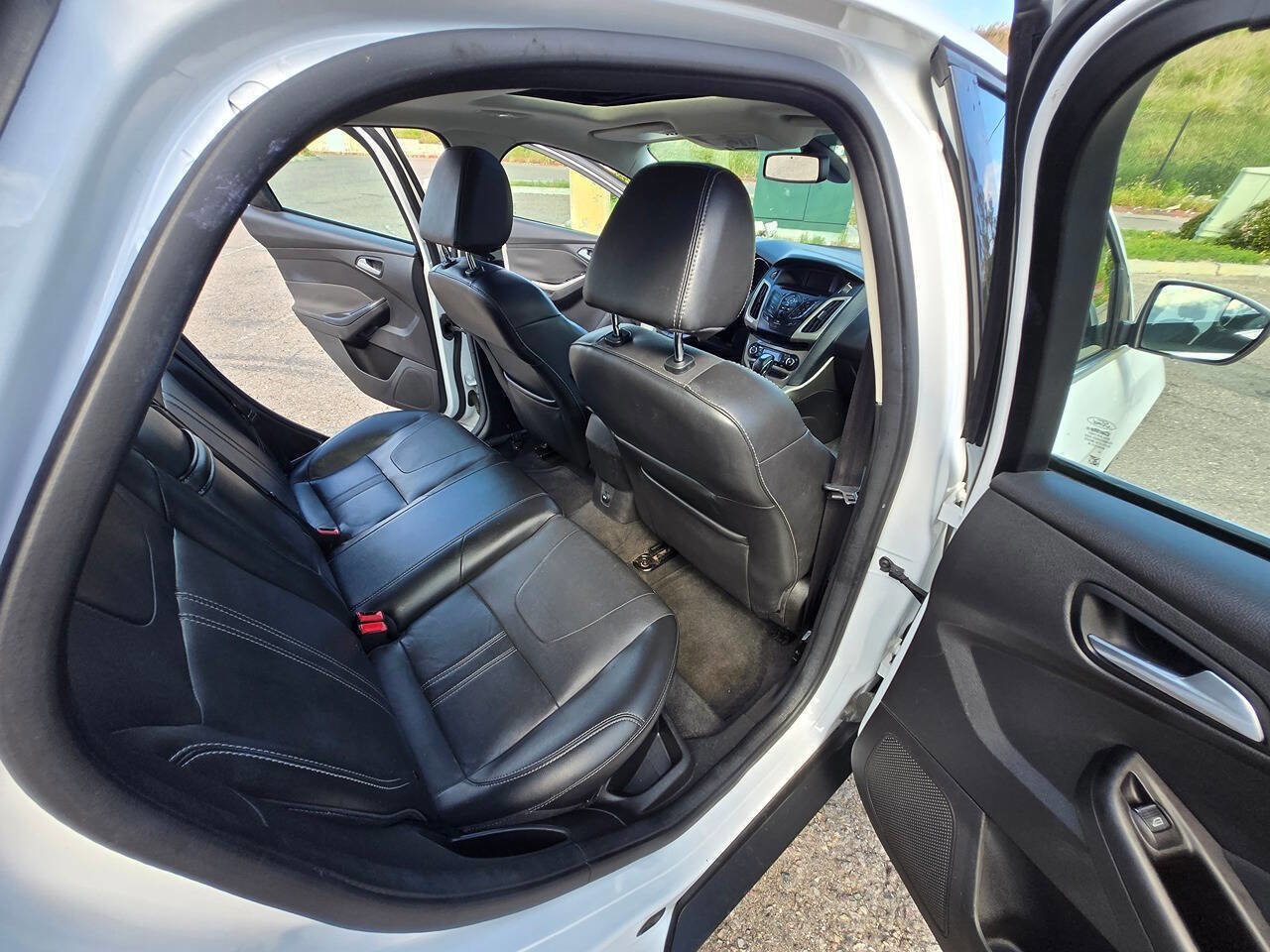 Used 2012 Ford Focus SEL FWD image 29