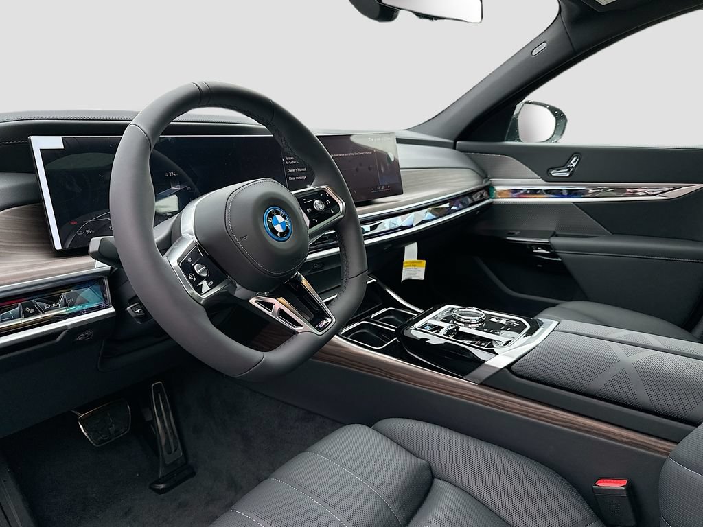 New 2026 BMW i7 xDrive60 w/ Premium Package AWD/4WD image 9