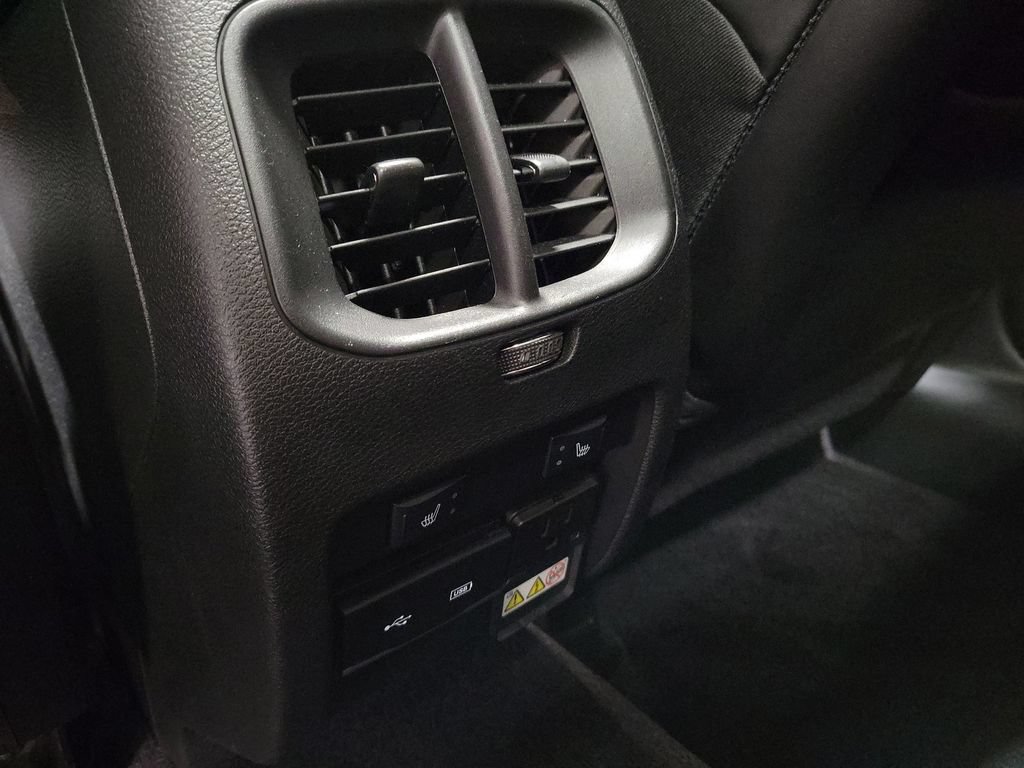 Used 2019 Jeep Cherokee Overland w/ Technology Group AWD/4WD image 32