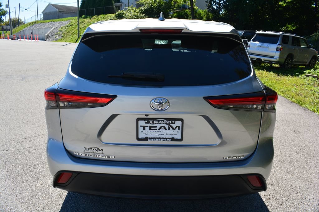 Used 2021 Toyota Highlander LE AWD/4WD image 6