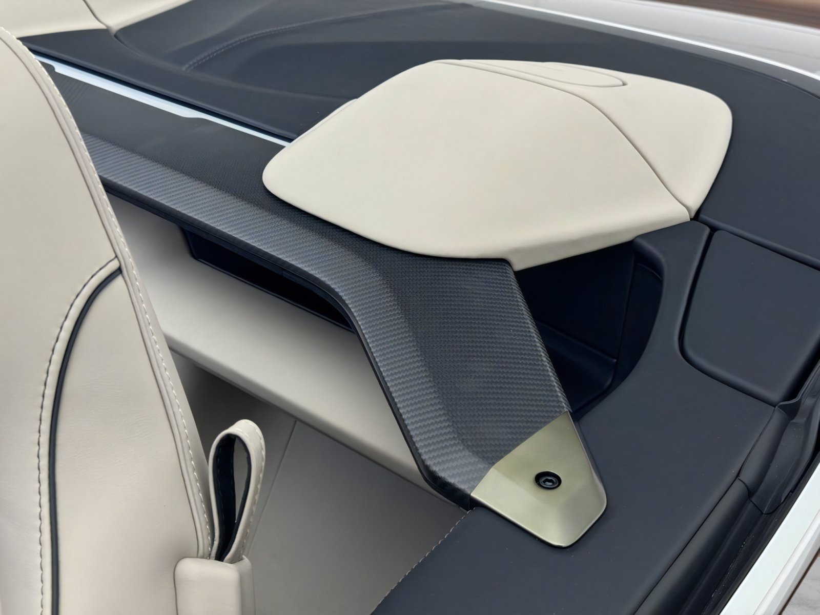 New 2026 Aston Martin Vanquish Convertible RWD image 12