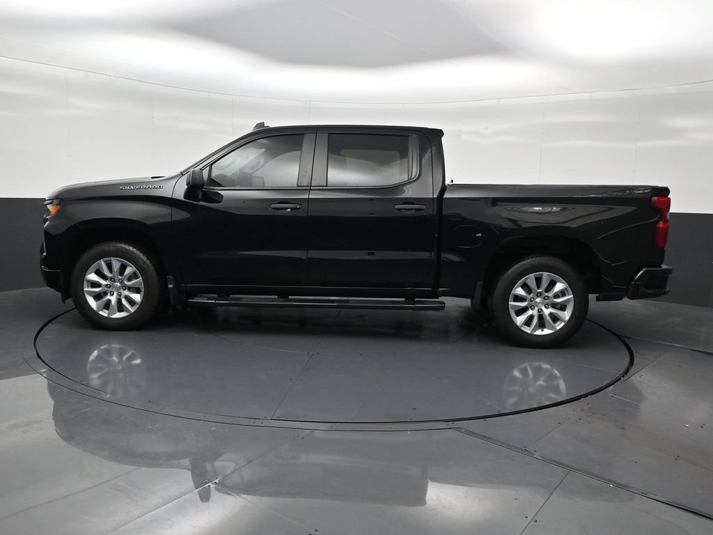 Used 2023 Chevrolet Silverado 1500 Custom RWD image 2
