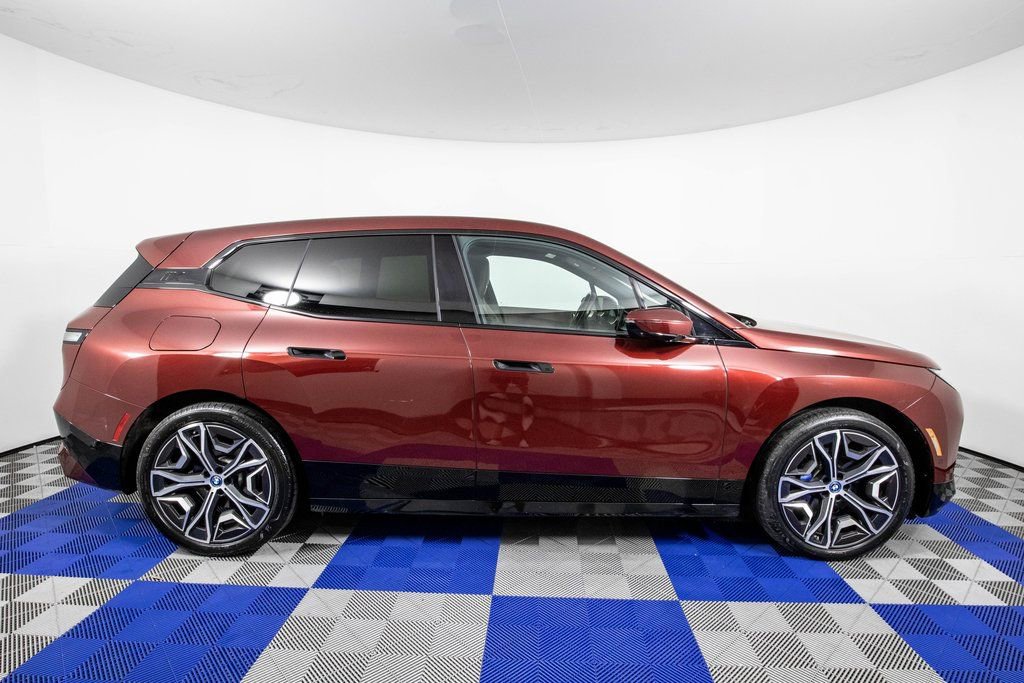 Used 2022 BMW iX xDrive50 w/ Sport Package image 4