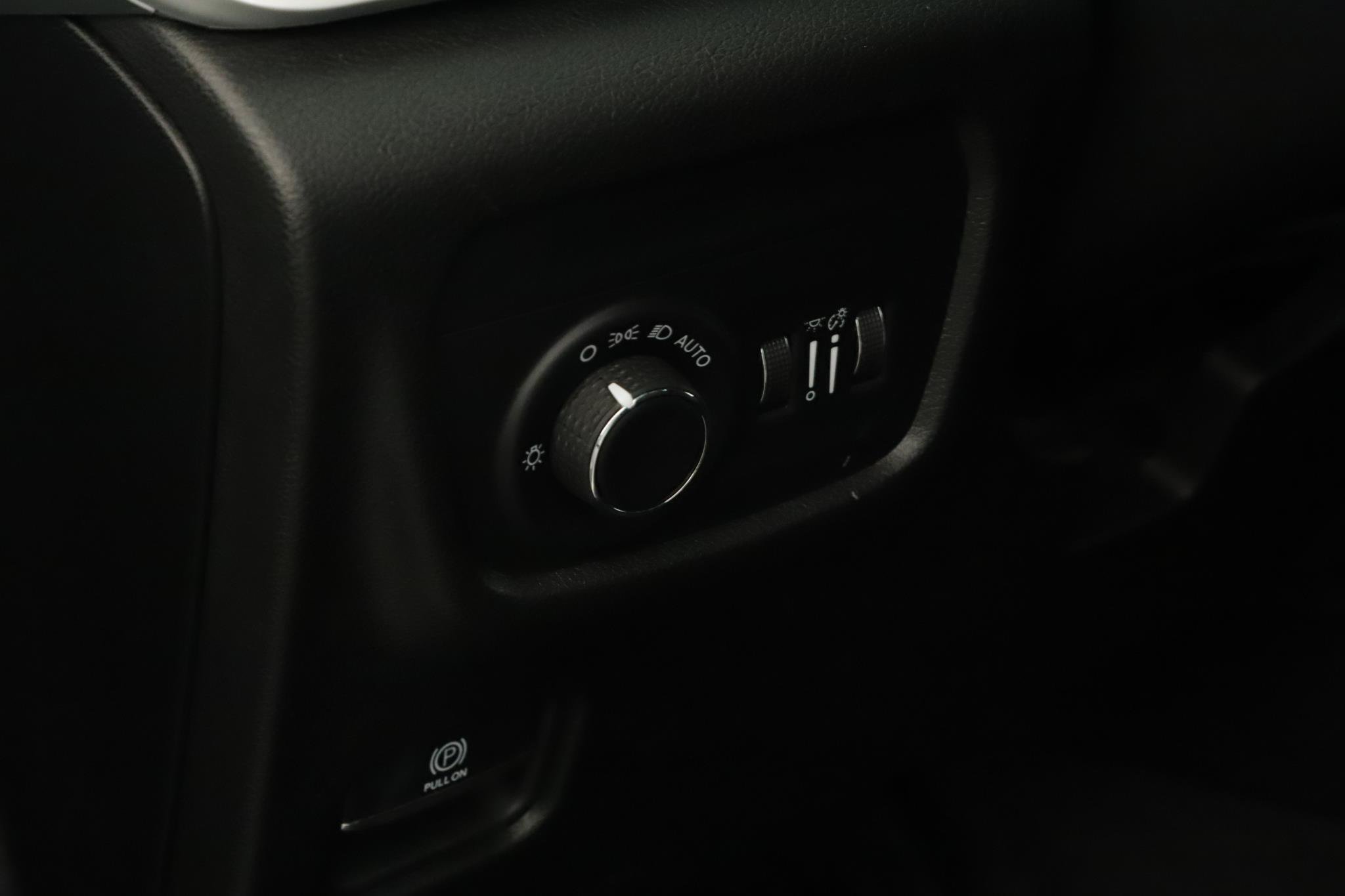 Used 2022 Jeep Grand Cherokee L Laredo w/ Luxury Tech Group I AWD/4WD image 9
