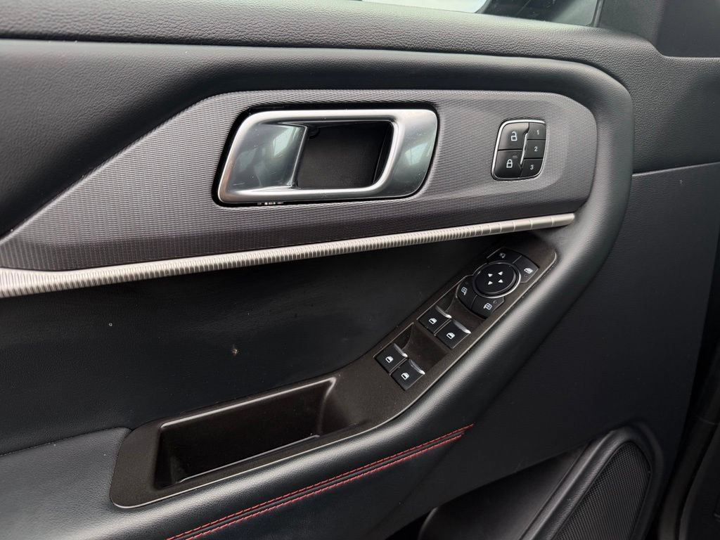 Used 2025 Ford Explorer ST-Line w/ Premium Package RWD image 13