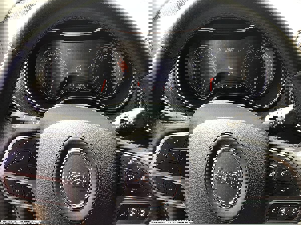 Used 2019 Jeep Cherokee Limited w/ Luxury Group image 8