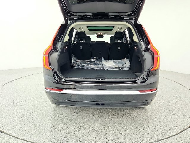 New 2026 Volvo XC90 B6 Plus w/ Protection Package Premier AWD/4WD image 15