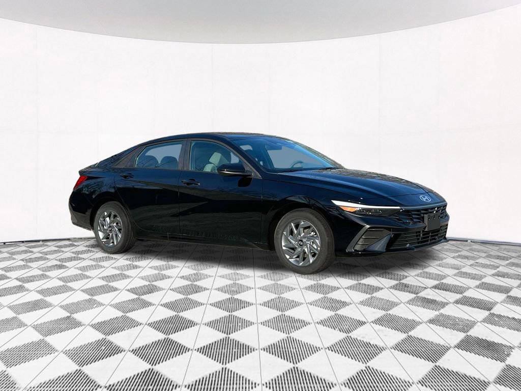 New 2025 Hyundai Elantra Blue image 16