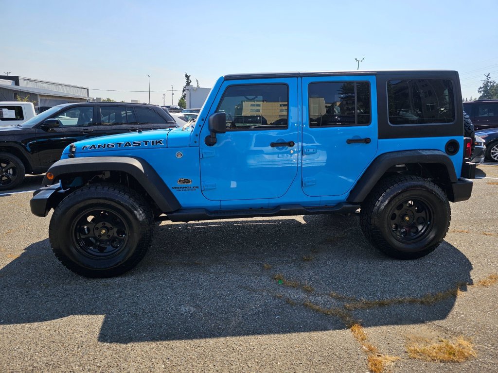Used 2017 Jeep Wrangler Unlimited Rubicon w/ Connectivity Group AWD/4WD image 5